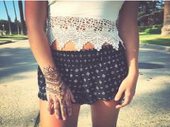 私の肌見せはあの子よりもワンランク上♡2大タトゥーもどきをチェックせよ