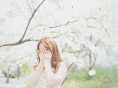 あくび・頬杖・髪を触る。普段の仕草で“モテ”を引き寄せるアクセサリー特集