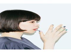 下を向くとふと指先が目に入る。【haco.×virth+LIM】のマニキュアでハッピーを見つける