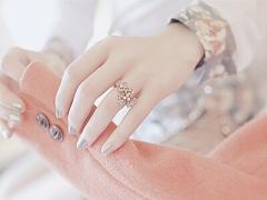 指輪は指につけるだけ？リングネイルで指先にもジュエリーを♭