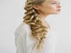 両サイドで違うワタシを見せる。【片サイド編み込み】の簡単×可愛いアレンジ