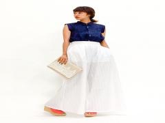 ボトムスを選ばない万能品！ノースリーブシャツで作る5つのコーデ