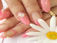 単色ネイルじゃものたりない！ストーンネイル でキラキラの夏を演出してみよう♡