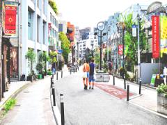 おしゃれカフェが並ぶ小路。キャットストリートちょい裏グルメの旅