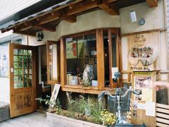 木のぬくもりがある暮らしを。カフェ風インテリアコーディネート