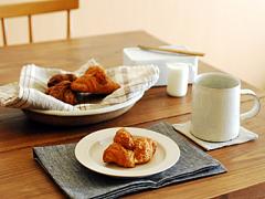 あたたかみがこぼれる。「イイホシユミコ」のてづくり器で食卓に彩りを