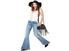 70's再来♡秋冬まで愛すべきワイド・フレアデニムを着こなして海外セレブ風コーデ♩