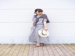 海辺デートコーデはフラットなサンダルでも女っぽく♡