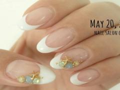 大好きな白フレンチネイルを、夏仕様にチェンジ♡