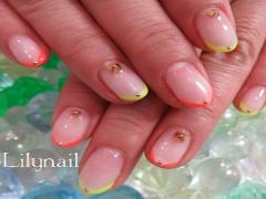 定番なのに いつもよりもおしゃれに！大人っぽい細めフレンチネイルカタログ