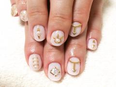 エッジィな存在感が人気の秘訣！スタッズを使ったネイルまとめ