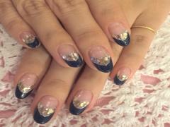 上品さと季節感を欲張って・・♪冬デザインのフレンチネイル