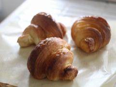 目印は、イラストパン♡『Pan Lozio』と囲むパンのある食卓。