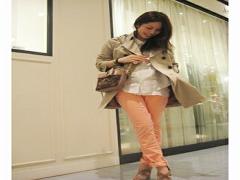 鮮やかさで勝負する♡カラーパンツで叶える大人シンプルな着こなし！