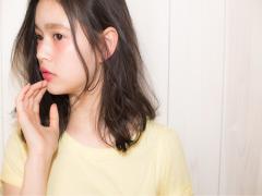 お洒落女子はみんな賢い。クリームチークをリップ使いする方法