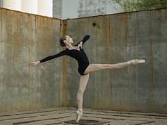 身体の気になる部分をぐーんと伸ばすだけ！？理想のキュッと引き締めbodyの作り方