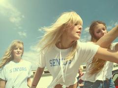 梅雨のち、夏。白Tシャツ×デニムを彩るカラフル小物を指名買いっ♡