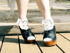 新作はフリンジ&amp;編み上げ！個性派靴下のエリマキソックスで足元ドレスUP♡