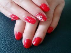 シンプルなカラーとデザインでモテネイルを作っちゃおう！