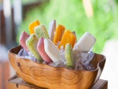 暑い日の、お供はアイス。イグル氷菓を片手にちょっとそこまで女子散歩♡