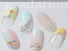 たくさんのカラーを楽しめるから、グラデーションネイルででかけましょっ♡