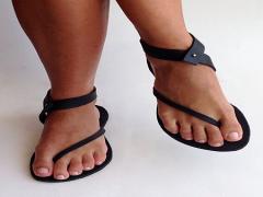 サンダルから覗かせたい！ホログラムの輝き溢れるフットネイル