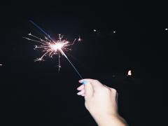 夏の夜の誘いに何着ていく？隙のあるラフさで胸キュンいただきます♡