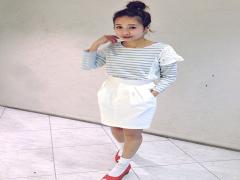 女の子ならデート中は可愛くいたい！フリルブラウスコーディネート