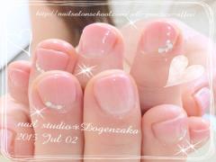 やっぱりピンクが可愛い♡デートにぴったりのグラデーションネイルで恋愛運アップかも♡