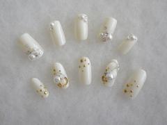 世界一可愛くて輝く指先を...♡白・ピンクを使ったブライダルネイルまとめ