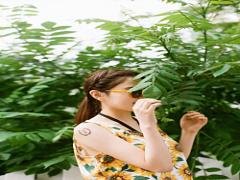 Happyすぎると子供っぽい！リゾート柄は〝黒〟でCOOLに引き締める