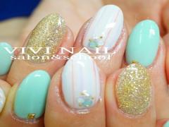 ボーダーよりも涼しげでおしゃれ。夏にしたいストライプネイルカタログ