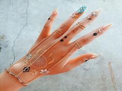 この夏、一番輝くのは私♡ ”フラッシュタトゥー”でつくるお洒落な手元・足元