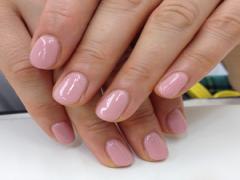 きれいめシンプルなネイルでオフィスでもバッチリ！