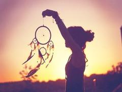 今日からはブレスレットに！ドリームキャッチャーが幸運を運んできてくれますように…♡