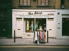 古着屋さんのvintageバレッタでレトロなヘアアレンジはいかがですか？♡