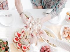 読モはこれで可愛く乾杯してた♡おうち女子会はしゅわっとスパークリングで♪