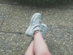 ホワイトシューズ×カラーソックスで作るおしゃれな関係♭