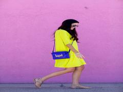 夏コーデに1つ差し色☆ビビッドな原色カラーで太陽よりも輝いて