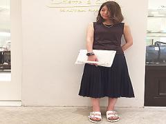 いつものコーディネート＋クラッチバッグで一気におしゃれなモテコーデに♡