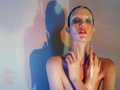 太陽が眩しい夏の特権。きらきら輝くラメアイシャドウでsunshine girlに