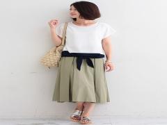 真夏から秋まで楽しめる！ミモレ丈スカートで季節別のモテ着こなし