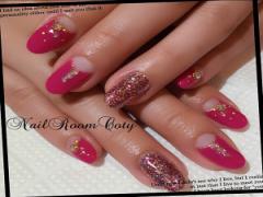 この夏はきらきらラメで視線を奪うモテネイルに挑戦♡