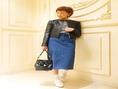 流行のデニムスカートはアイテムごとの着こなしで楽しんで！