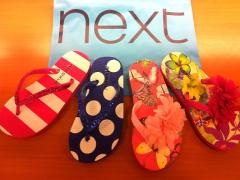 夏が来た！海に履いていきたい“ぺたんこサンダル”はコレ！