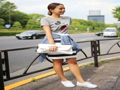 スニーカー×スカートのスポーティーミックスコーディネートでモテをいただきっ♡