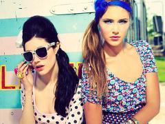 夏なのにビビッドカラーを着なくてどうする！服もHOTに弾けよう！