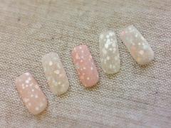 マットな”すりガラスネイル”でいつもよりちょっぴり大人なイメージに