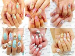 ギラギラ感がたまらない！流行のフィルムネイル6選