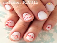 可愛いすぎるのはタイプじゃなの。ちょこっとハートのシンプルネイルカタログ